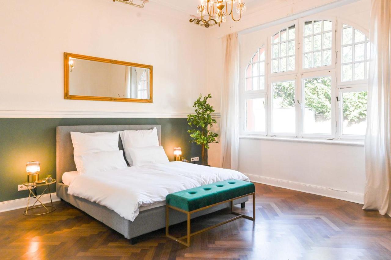 120Qm Denkmal Apartment In Krefeld Mit Stuck Und Garten - Beuys Apartments - 크레펠트 외부 사진