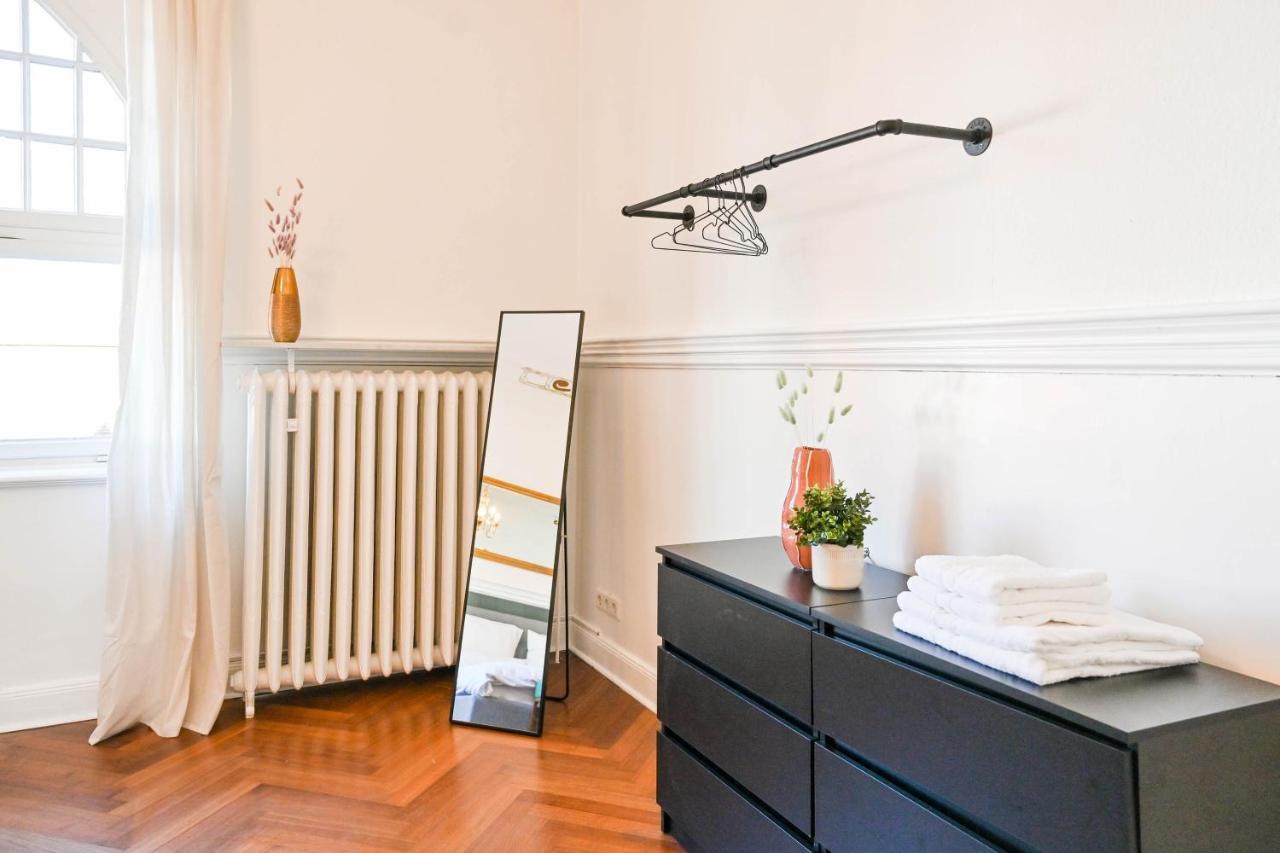120Qm Denkmal Apartment In Krefeld Mit Stuck Und Garten - Beuys Apartments - 크레펠트 외부 사진