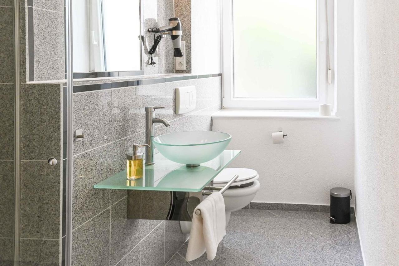 120Qm Denkmal Apartment In Krefeld Mit Stuck Und Garten - Beuys Apartments - 크레펠트 외부 사진