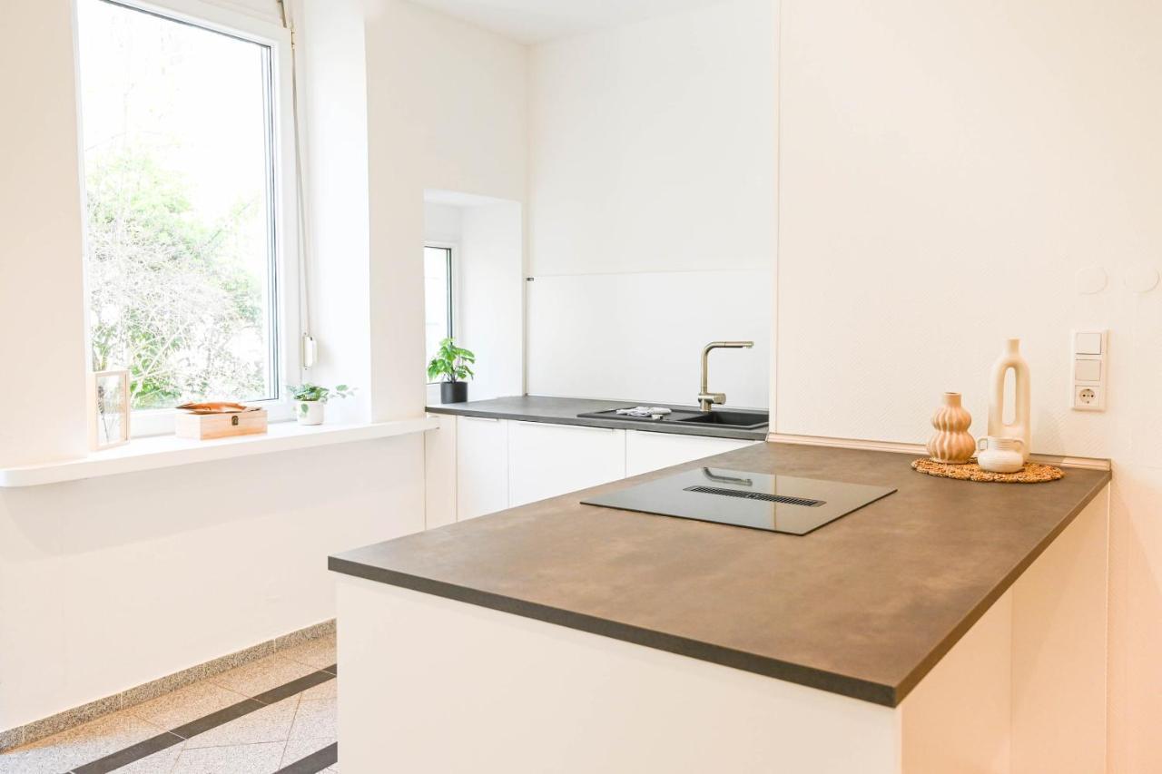 120Qm Denkmal Apartment In Krefeld Mit Stuck Und Garten - Beuys Apartments - 크레펠트 외부 사진